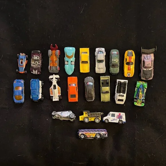 Vintage 21 Collectable Matchbox/Mattel Toy Cars* - Picture 1 of 6